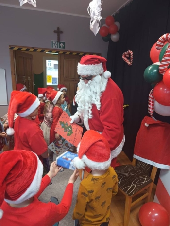 594186307_122224420556283022_3162437577866373231_n