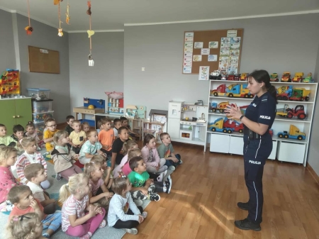 Preorientacja zawodowa - Policjant bezpieczna droga do przedszkola