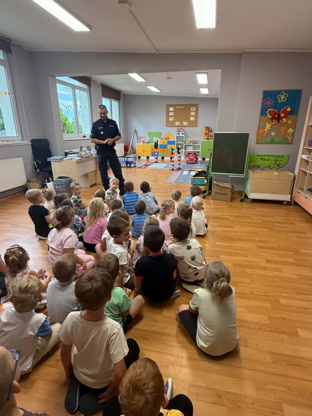 Wizyta policjanta w przedszkolu
